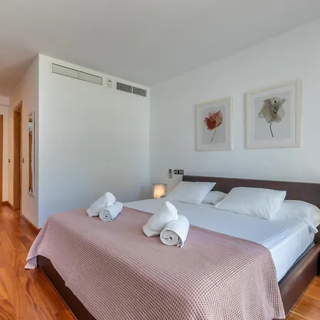 Apartment La Nau - Fantastic With Hot Tub And Pool, Just Steps Away From *