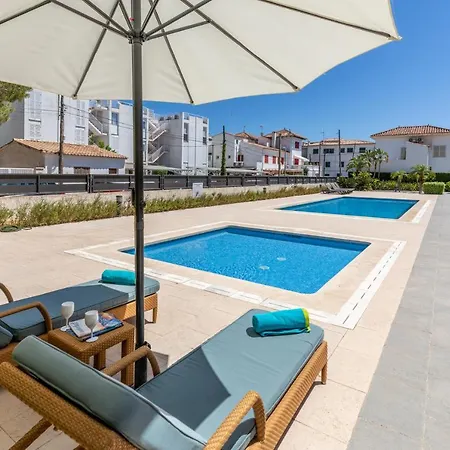 La Nau - Fantastic With Hot Tub And Pool, Just Steps Away From