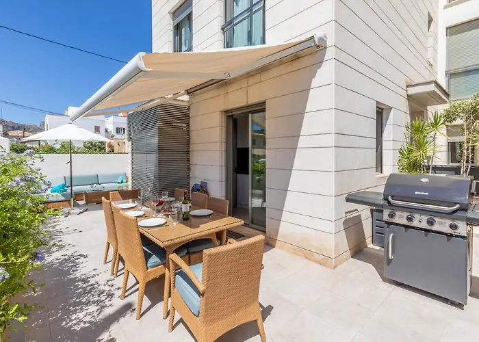 La Nau - Fantastic With Hot Tub And Pool, Just Steps Away From Port de Pollença