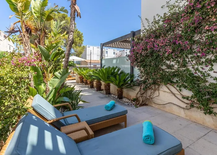 La Nau - Fantastic With Hot Tub And Pool, Just Steps Away From *