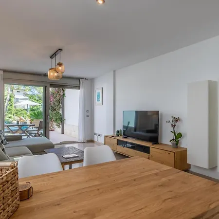 La Nau - Fantastic With Hot Tub And Pool, Just Steps Away From Апартаменти Порт-де-Польєнса