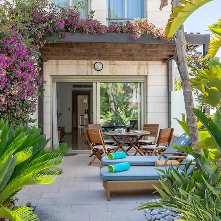 Апартаменти La Nau - Fantastic With Hot Tub And Pool, Just Steps Away From Порт-де-Польєнса