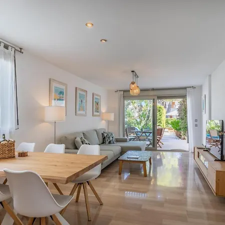 Апартаменти La Nau - Fantastic With Hot Tub And Pool, Just Steps Away From