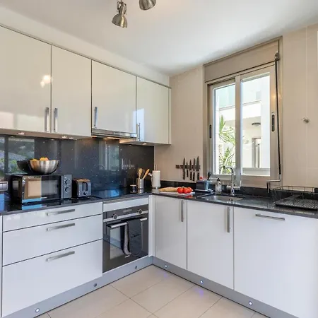 Апартаменти La Nau - Fantastic With Hot Tub And Pool, Just Steps Away From Порт-де-Польєнса