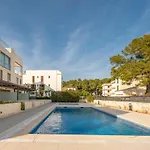 La Nau - Fantastic With Hot Tub And Pool, Just Steps Away From Apartmán